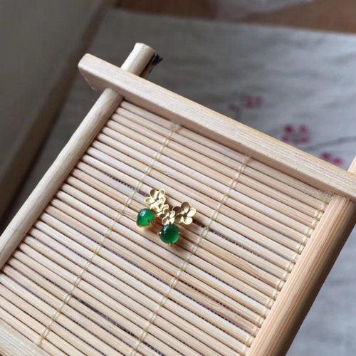 571 現品 k18金 ゴールド 天然 陽緑 本翡翠 花 ピアス 571 現品 k18金 ゴールド 天然 陽緑 本翡翠 花 ピアス