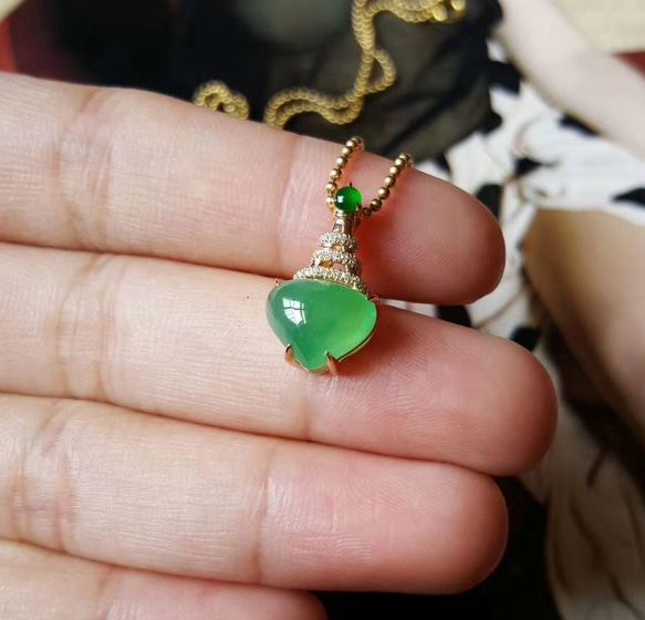 18k ダイヤ宝石翡翠ペンダント