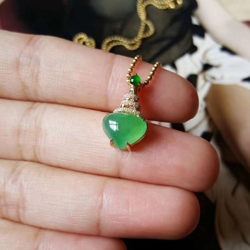 天然A貨翡翠ネックレスペンダント18k