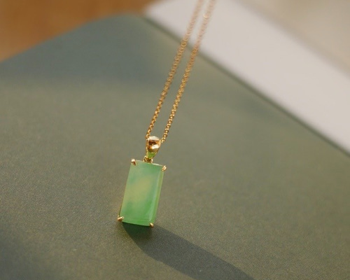 風水 ミャンマー翡翠 藍水 龍ネックレス ペンダントトップ k18 刻印あり