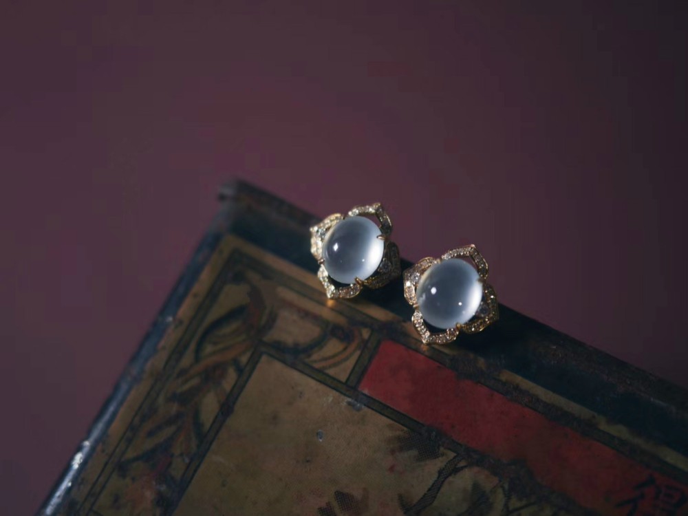 翡翠ピアス金刻印750ヒスイ