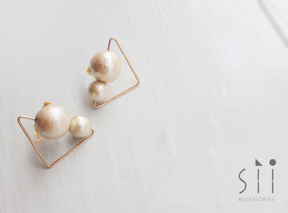 <イヤリング>cotton pearl earring/triangle 1枚目の画像