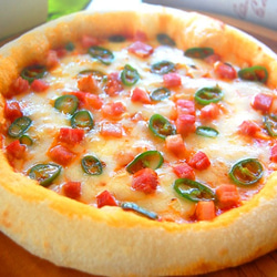 【天然酵母ピザ】 青唐辛子とベーコンのガーリックトマトソースピザ　２０ｃｍ 1枚目の画像