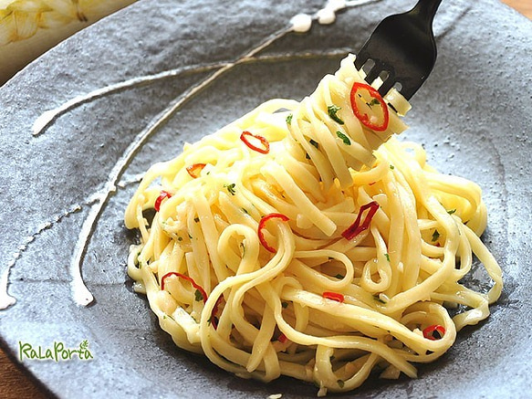 【生パスタ麺＆ソース】 ペペロンチーノ　１人前 3枚目の画像