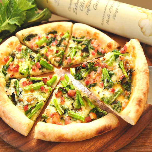 春限定 【天然酵母ピザ】 「焦がし」な花とベーコンのガーリックソースピザ　２０ｃｍ 1枚目の画像