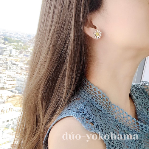送料無料】デイジーピアス ライトトパーズ スワロフスキー