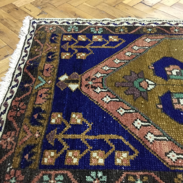 手織りトルコ絨毯 108x50cm ヴィンテージラグ 2枚目の画像