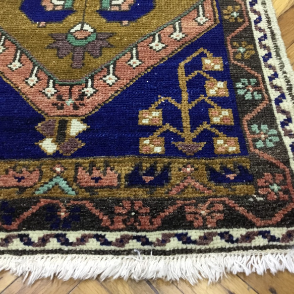 手織りトルコ絨毯 108x50cm ヴィンテージラグ 4枚目の画像