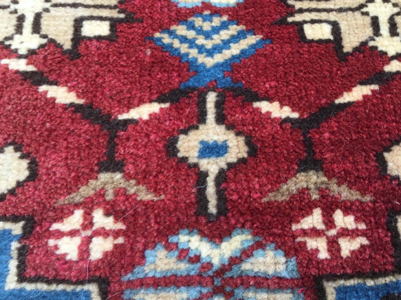 【送料無料】手織りトルコ絨毯 64x59cm ヴィンテージ ラグ 座布団サイズ 3枚目の画像