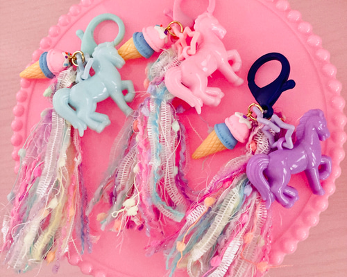 送料無料]在庫ラスト！プレゼントにも◎ ゆめかわ 馬 ジャラジャラ