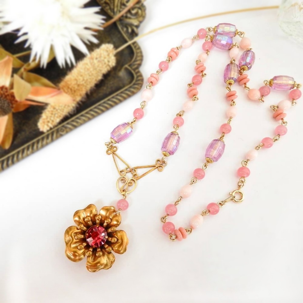 【30%OFF】桃色ビーズとワロフスキーのロングネックレス