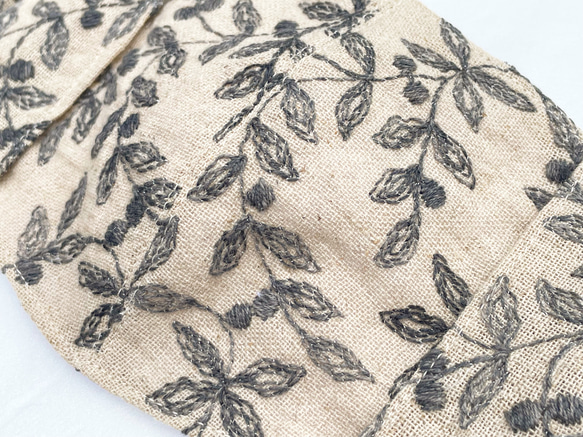 【2way】マスクカバー botanical embroidery〈charcoal〉 5枚目の画像