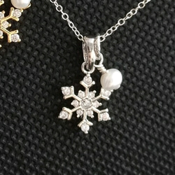 (SV925 or 本ロジウム) snow crystal & mini pearl necklace 1枚目の画像