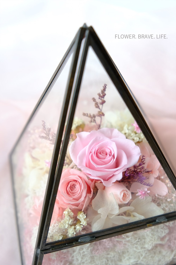 【珍藏你的愛】幾何金屬框盆器/粉色/不凋花/永生花/玫瑰 第3張的照片