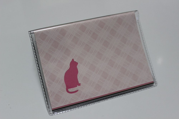 彫紙アートで作るカードケース＜ネコ　Aタイプ：ピンク＆ピンク＞ 2枚目の画像
