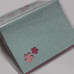 『D様ご依頼品』彫紙アートで作るカードケース＜サクラ：ピンク&ブルー＞ 2枚目の画像