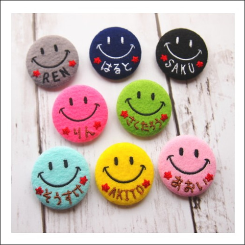 にこちゃんのお名前刺繍の缶バッジ☆SMILEY※6文字まで【中/大】 その他 