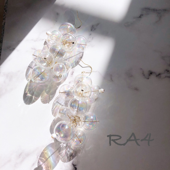 オーロラガラスドームのピアス・イヤリング 1枚目の画像