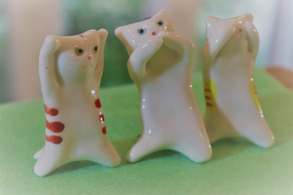 見ニャー聞かニャー言わニャー　白磁土で作った磁器の３匹の猫 2枚目の画像