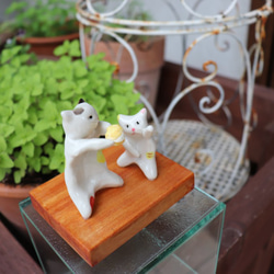 猫の親子　『ショークリームあげる』　ペア猫　白磁土で作った陶器の猫 3枚目の画像