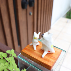 猫の親子　『ショークリームあげる』　ペア猫　白磁土で作った陶器の猫 4枚目の画像