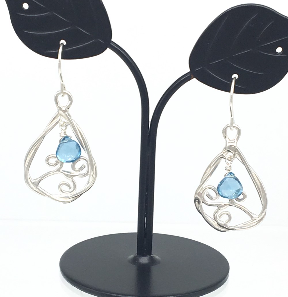 つる草のピアス（シルバー925・ブルートパーズ）