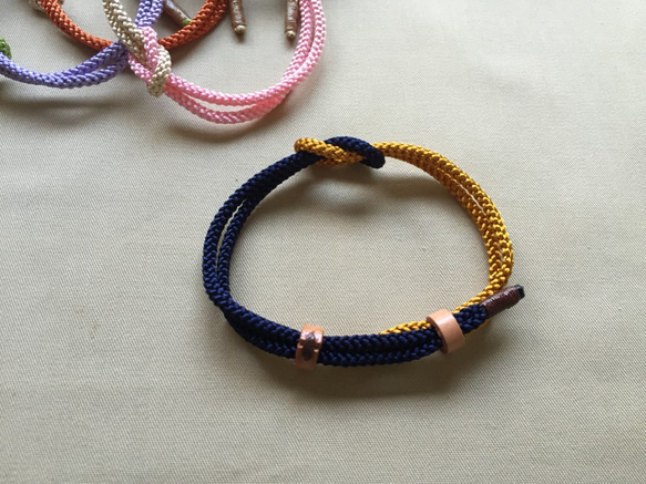 江戸打ち紐の2色ブレスレット（紺・金茶色） ブレスレット 手づくり処