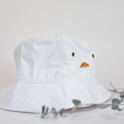 棉製水桶帽[白色]；羊角麵包刺繡 第1張的照片