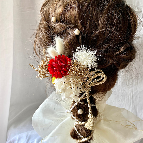 赤のミニマムと飾り紐の髪飾り　／結婚式　成人式　卒業式　和装　振袖　袴　ヘッドドレス　紐アレンジ　パールピン付き 3枚目の画像