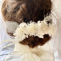 送料無料　白のかすみ草と紫陽花のヘッドドレス　結婚式　成人式　振袖　袴　ウェディング　髪飾り　ドライフラワー 1枚目の画像