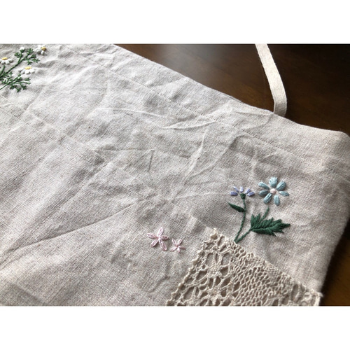 手刺繍＊花刺繍入りリネンカフェエプロン /花刺繍/花/ギフト