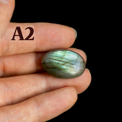 A2. ラブラドライトルース・マルチフラッシュグリーン（約2~2.5cmx1.5~2cmx6) 1枚目の画像