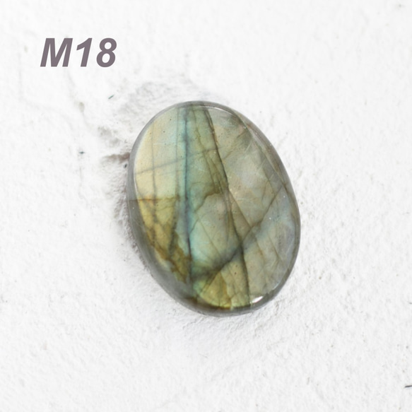 M1８. マダガスカル産ラブラドライトルース 1枚目の画像