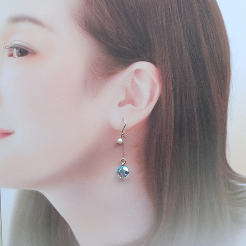アクアマリンカラーのスワロのイヤリング/ピアス*春夏秋冬 海 青 アクアマリンカラーのスワロのイヤリング/ピアス*春夏秋冬 海 青