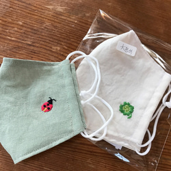 ハーフリネンのワンポイント刺繍マスク 1枚目の画像