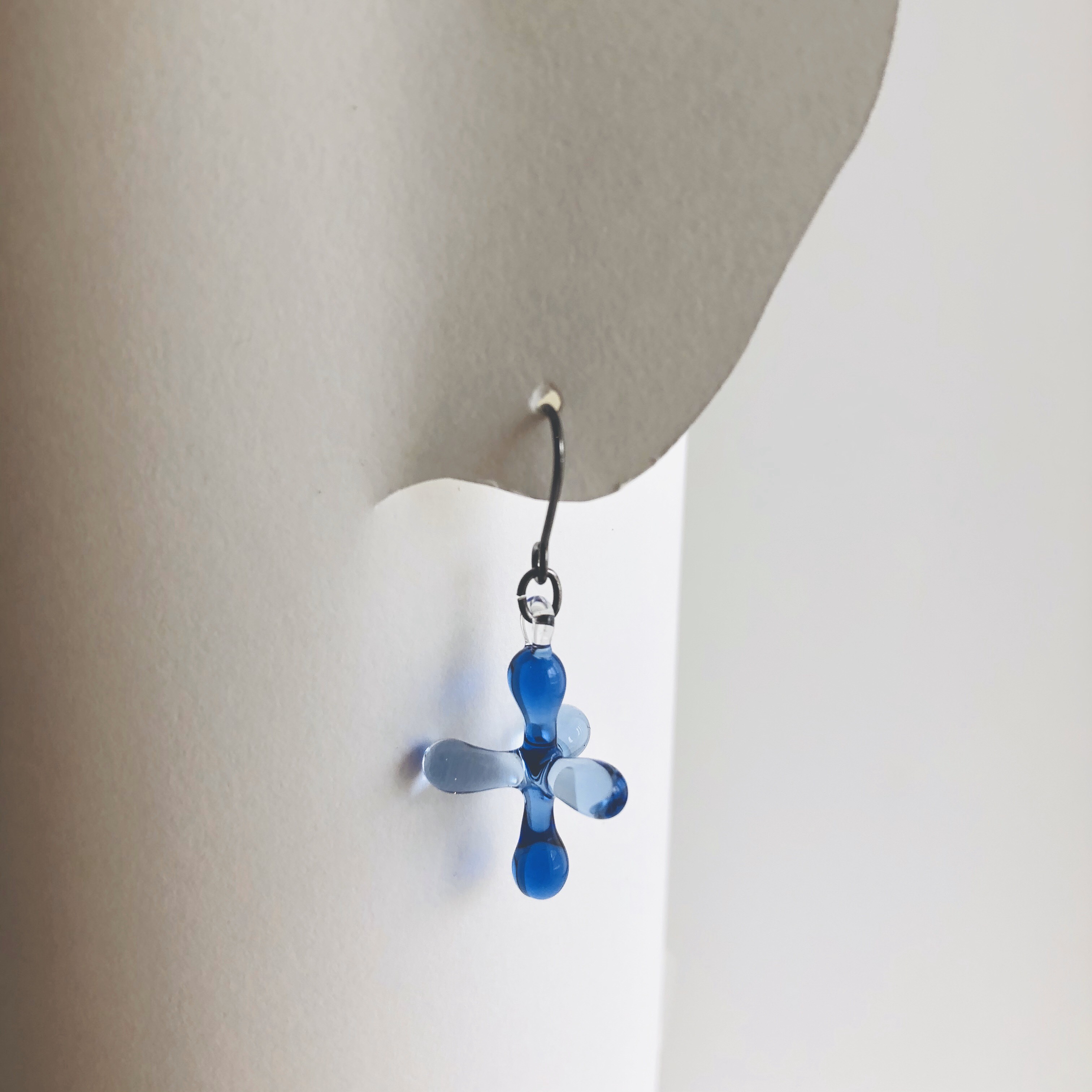 ガラスピアス（イヤリング）ブルー濃淡S 4,400円