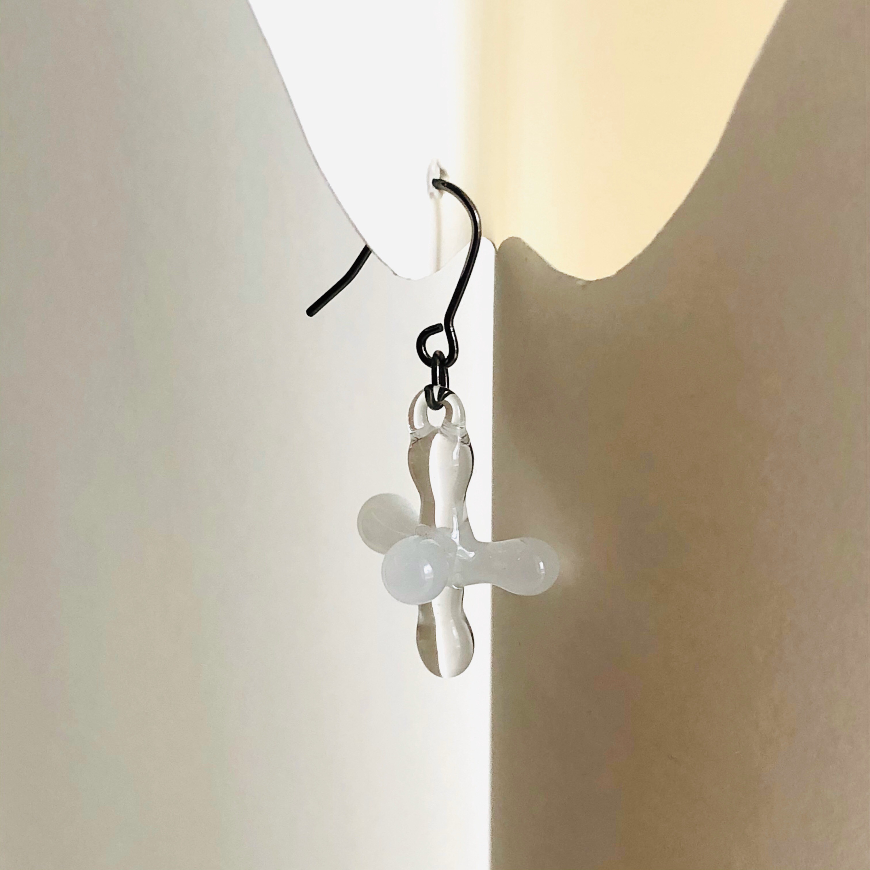 ガラスピアス（イヤリング）クリアホワイト