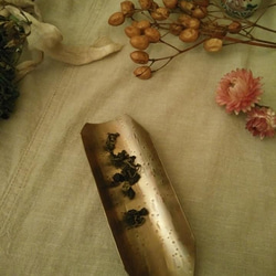 黃銅茶則 / 茶道具 ( 可刻英文名跟數字 ) /復古手工銅飾品盤 / 簡約 / 手工茶具 / 置物盤 / 黃銅香料盤 第2張的照片