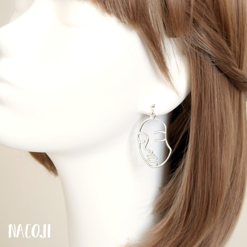 インパクト大♪ひと癖ありのフェイスモチーフピアス ピアス（スタッド  