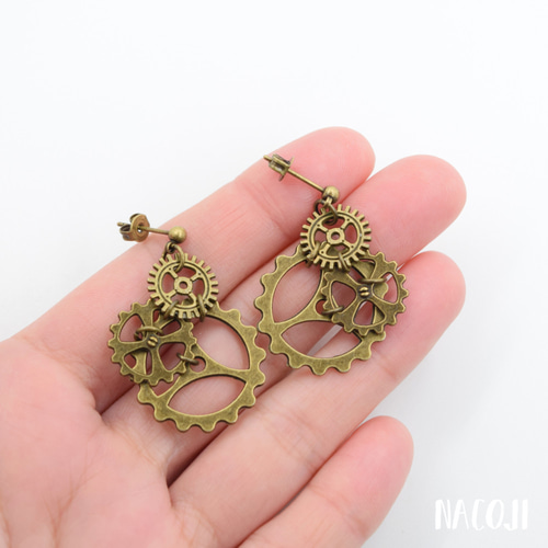 スチームパンク 歯車のピアス -D ピアス（スタッド・一粒） Nacoji