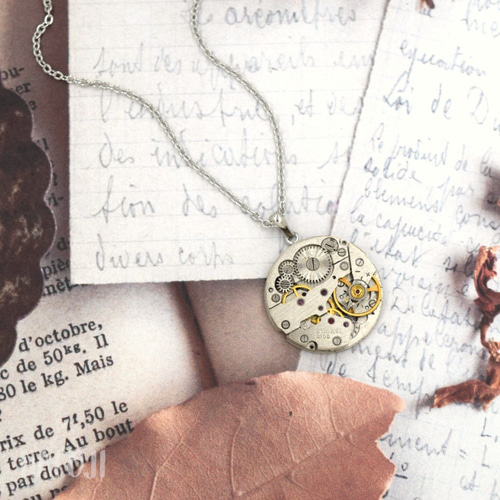 時計仕掛けのネックレス ラウンド ヴィンテージ時計のムーブメント