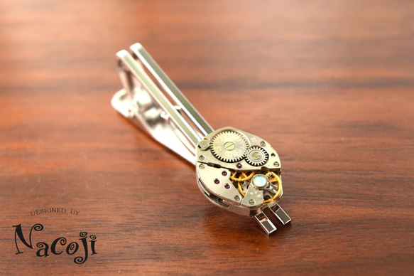 時計仕掛けのネクタイピン ロンバス　ヴィンテージ時計のムーブメント 1枚目の画像