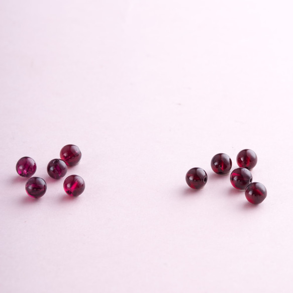 5A級石榴石紫牙烏草莓晶月光石手鍊 | 天然水晶手鏈| 客製化禮物|設計師推薦 第6張的照片