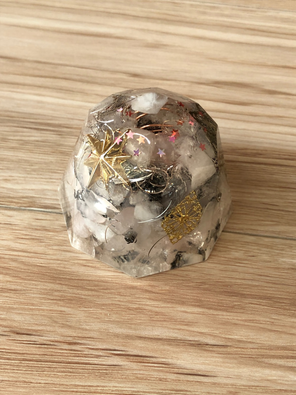 ダイヤドーム型　オルゴナイト ローズクォーツ 2枚目の画像