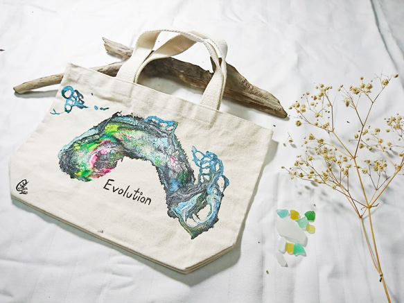 ｜Evolution 進化 1 ｜ 壓克力顏料手繪提袋  Hand Drawn Bag 第7張的照片