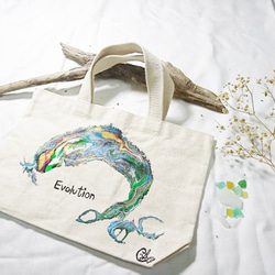 ｜Evolution 進化 1 ｜ 壓克力顏料手繪提袋  Hand Drawn Bag 第8張的照片