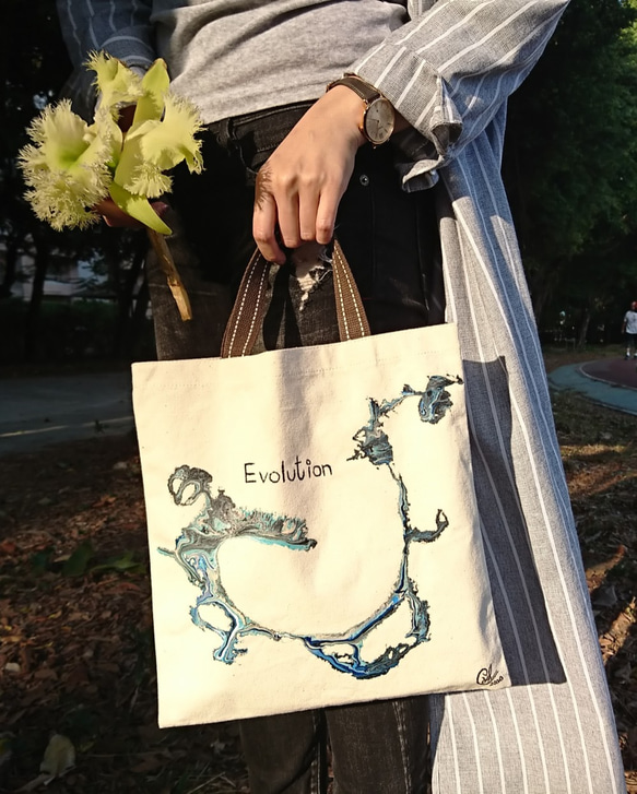 ｜Evolution 進化12｜ 壓克力顏料手繪提袋  Hand Drawn Bag 第6張的照片