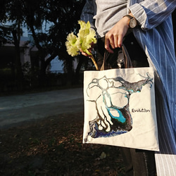 ｜Evolution 進化12｜ 壓克力顏料手繪提袋  Hand Drawn Bag 第7張的照片