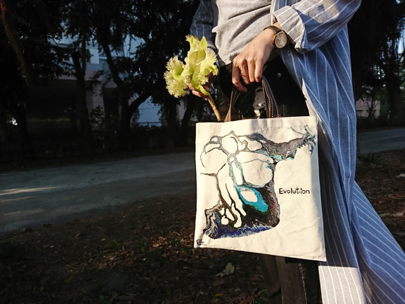 ｜Evolution 進化12｜ 壓克力顏料手繪提袋  Hand Drawn Bag 第7張的照片