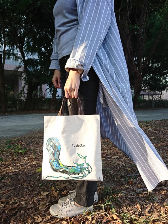 ｜Evolution 進化13｜ 壓克力顏料手繪提袋  Hand Drawn Bag 第9張的照片